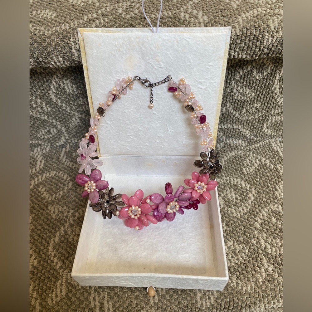 Flower stone necklace